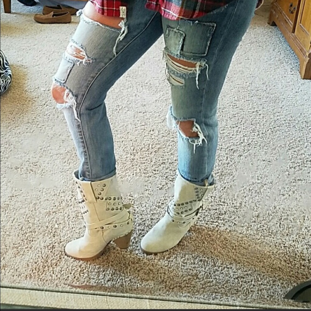 Boots - Picture 6 of 6